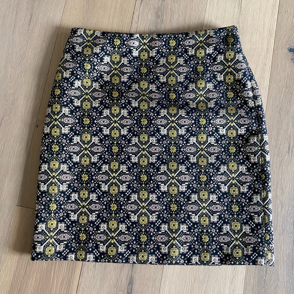 J. McLaughlin Dresses & Skirts - J. McLaughlin Metallic Knit Skirt Sz 4 EUC